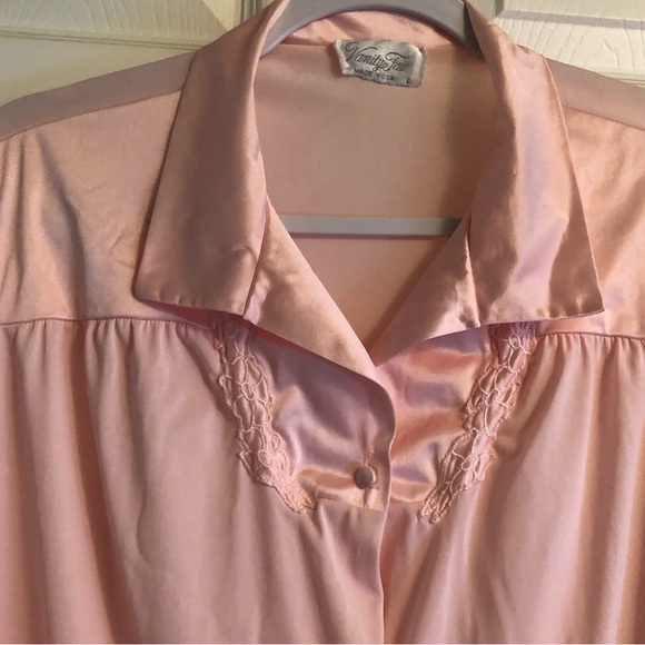 Vintage Vanity Fair Pink 100% Nylon Robe House Coat Button Front Side Pocket - Picture 4 of 8